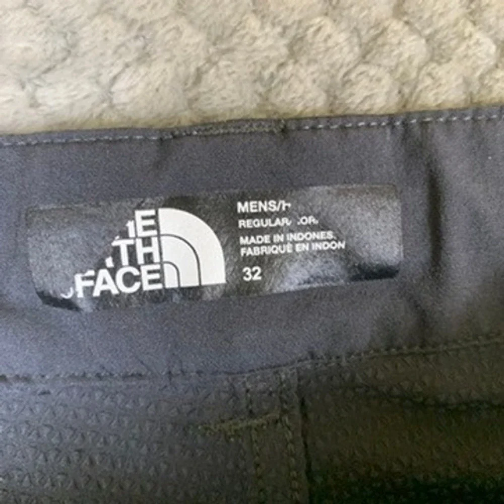 The North Face Mens Aphrodite Motion Shorts Asphalt Grey Size 32 NF00CE6M